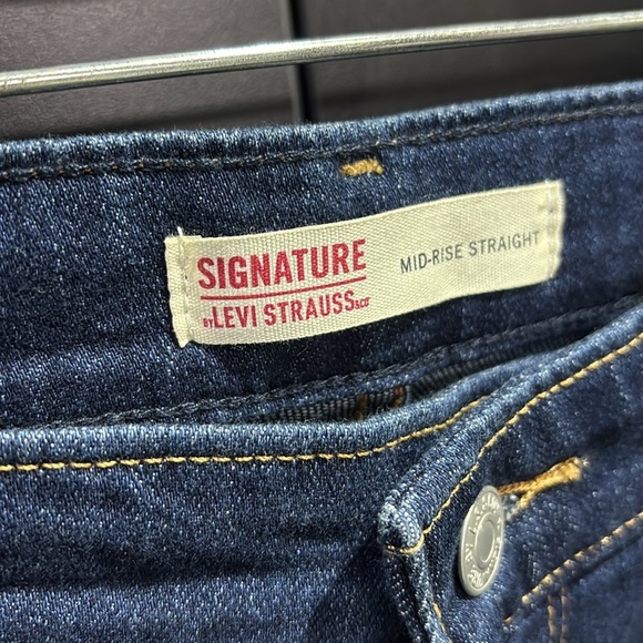 Levi Strauss Signature Mid rise,straight leg, blue jeans,5 pocket, Belt loop - Picture 2 of 9